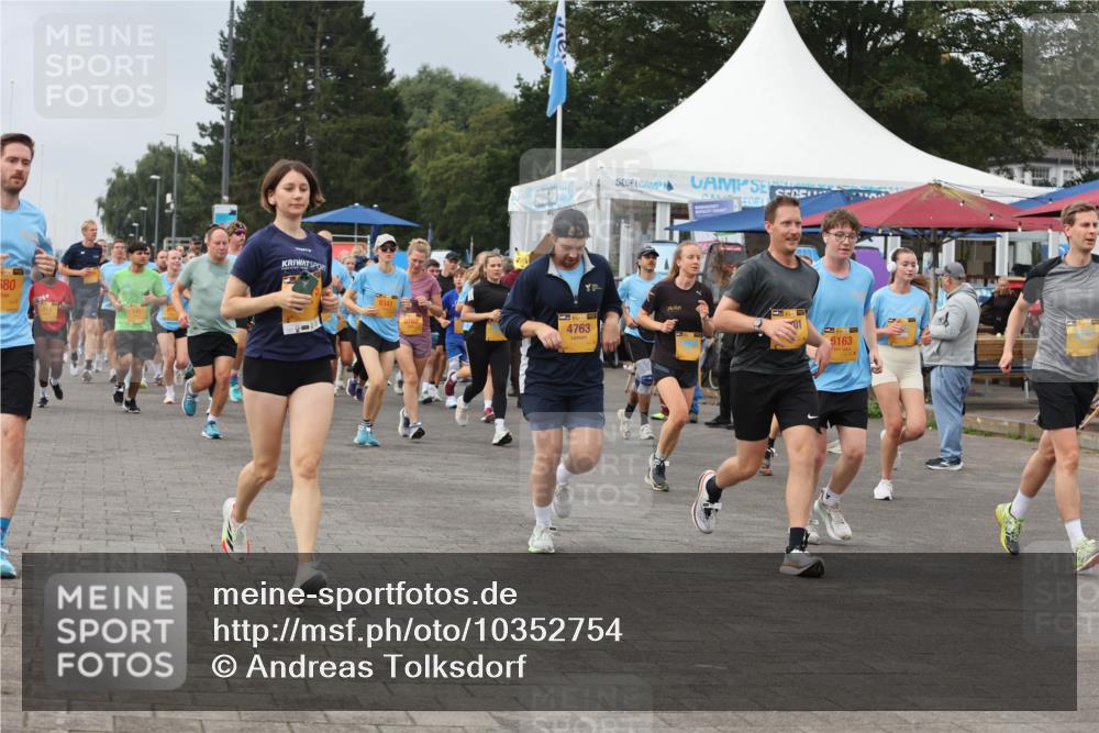 13.09.2026 - Kiel Lauf Andreas Tolksdorf http://msf.ph/oto/10352754 13.09.2026 09:56:42 Kiellinie 580, 9341, 4763, 5163 meine-sportfotos.de