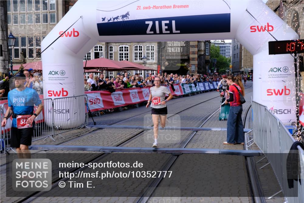 13.09.2026 - 21. swb-Marathon Bremen Tim E. http://msf.ph/oto/10352777 13.09.2026 12:38:13 Ziel  meine-sportfotos.de