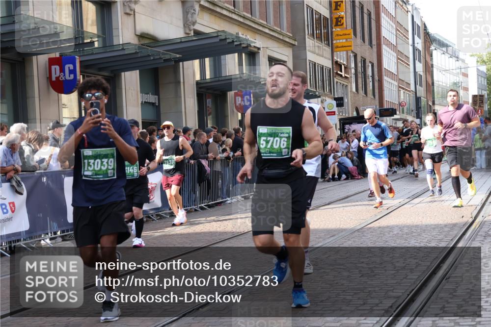 13.09.2026 - 21. swb-Marathon Bremen Strokosch-Dieckow http://msf.ph/oto/10352783 13.09.2026 13:32:41 Ziel 891, 1532, 2440, 2638, 2818, 2959, 3167, 3404, 3710, 3773, 3902, 4194, 4233, 4408, 4659, 5009, 5090, 5191, 5395, 5410, 5581, 5706, 5749, 5981, 6018, 6786, 6941, 7756, 7788, 7830, 8061, 8367, 8506, 9269, 9292, 9406, 9745, 9829, 10048, 13019, 13028, 13039, 13092, 13093, 13101, 13146, 13164, 13232, 13234, 13247, 1437, 1687, 2292, 2293, 2611, 2910, 2992, 3354, 3402, 3429, 3441, 3878, 3895, 4263, 4323, 4380, 4471, 4655, 4835, 4862, 5281, 5398, 5581, 6518, 6593, 6760 meine-sportfotos.de