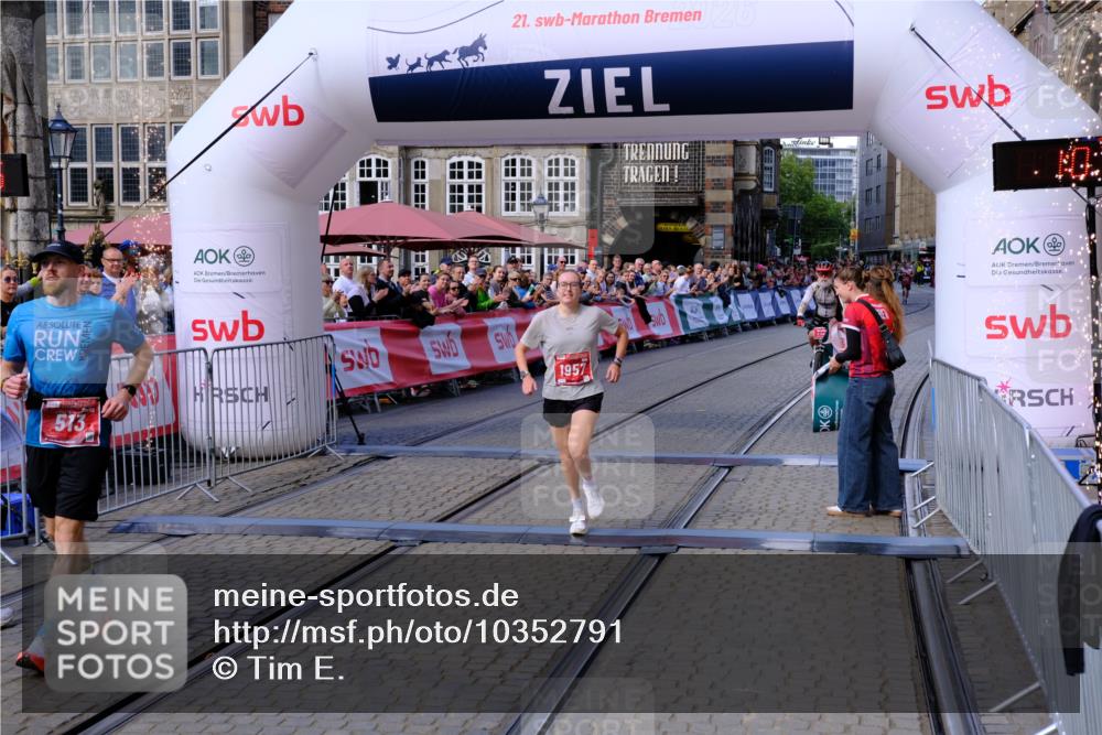 13.09.2026 - 21. swb-Marathon Bremen Tim E. http://msf.ph/oto/10352791 13.09.2026 12:38:14 Ziel  meine-sportfotos.de