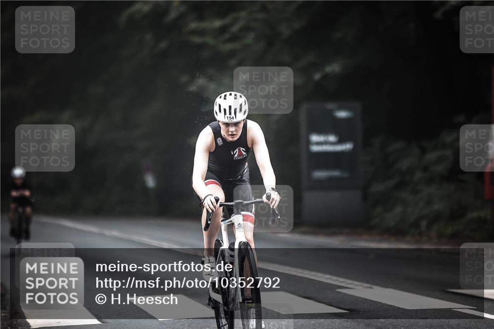 13.09.2026 - Stadtparktriathlon H.Heesch http://msf.ph/oto/10352792 13.09.2026 09:28:45 Radfahren 81, 106, 154, 167, 198 meine-sportfotos.de