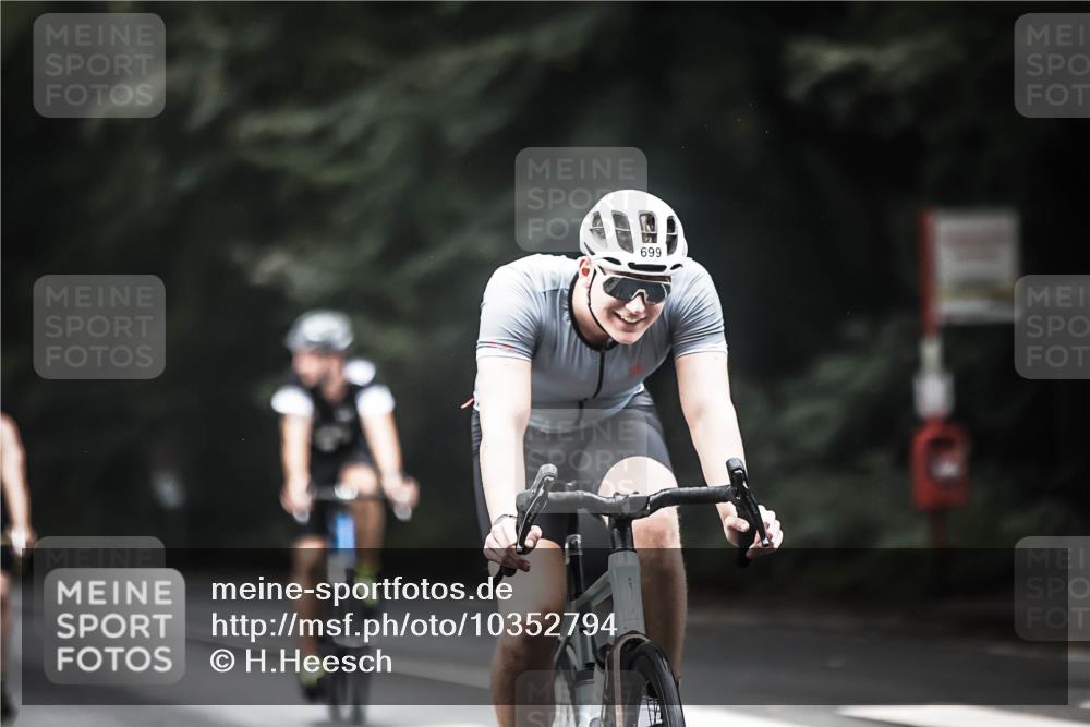 13.09.2026 - Stadtparktriathlon H.Heesch http://msf.ph/oto/10352794 13.09.2026 11:07:22 Radfahren 469, 518, 530, 575, 586, 639, 677, 678, 699 meine-sportfotos.de