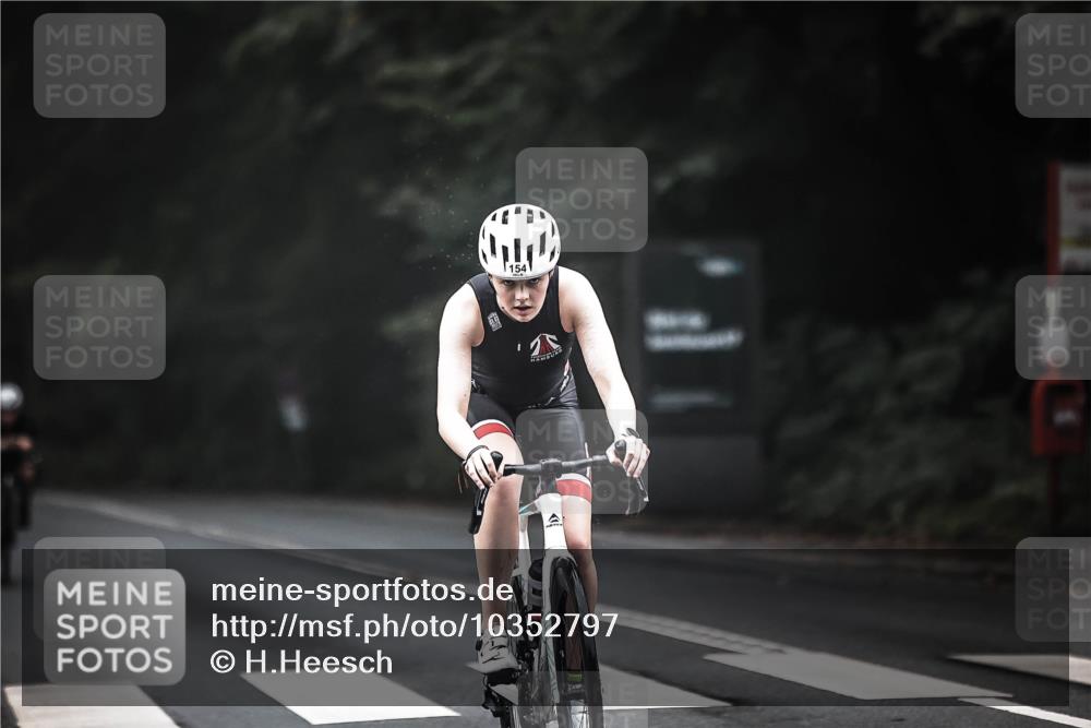 13.09.2026 - Stadtparktriathlon H.Heesch http://msf.ph/oto/10352797 13.09.2026 09:28:45 Radfahren 81, 106, 154, 167, 198 meine-sportfotos.de