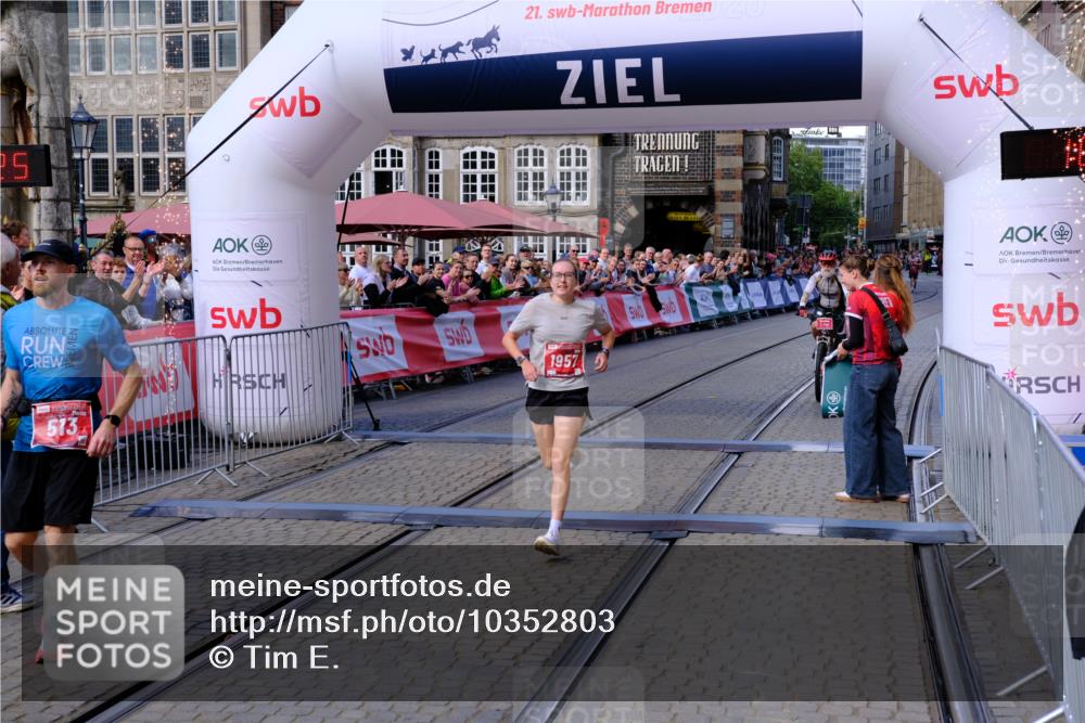 13.09.2026 - 21. swb-Marathon Bremen Tim E. http://msf.ph/oto/10352803 13.09.2026 12:38:14 Ziel  meine-sportfotos.de