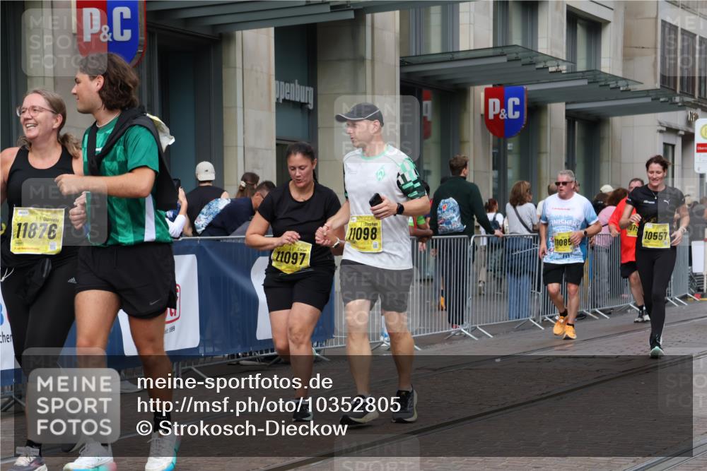 13.09.2026 - 21. swb-Marathon Bremen Strokosch-Dieckow http://msf.ph/oto/10352805 13.09.2026 11:14:34 Ziel 10271, 10325, 10519, 10557, 10605, 10705, 10752, 10776, 10805, 11085, 11097, 11098, 11186, 11288, 11645, 11673, 11810, 11876, 11974, 12110, 12191, 12193, 12333, 10303, 10395, 10396, 10402, 10586, 10722, 10784, 10854, 11041, 11140, 11173, 11363, 11408, 11703, 11864, 12100, 12112, 12431 meine-sportfotos.de