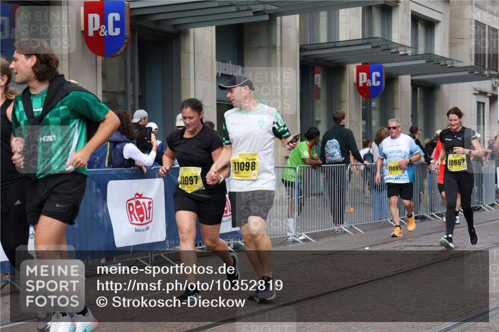 13.09.2026 - 21. swb-Marathon Bremen Strokosch-Dieckow http://msf.ph/oto/10352819 13.09.2026 11:14:35 Ziel 10271, 10325, 10519, 10557, 10605, 10705, 10752, 10776, 10805, 11085, 11097, 11098, 11186, 11288, 11645, 11673, 11810, 11876, 11974, 12110, 12191, 12193, 12333, 10303, 10395, 10396, 10402, 10586, 10722, 10784, 10854, 11041, 11140, 11173, 11363, 11408, 11703, 11864, 12100, 12112, 12431 meine-sportfotos.de