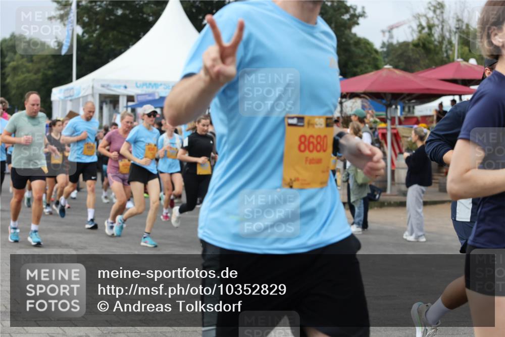 13.09.2026 - Kiel Lauf Andreas Tolksdorf http://msf.ph/oto/10352829 13.09.2026 09:56:44 Kiellinie 8680 meine-sportfotos.de