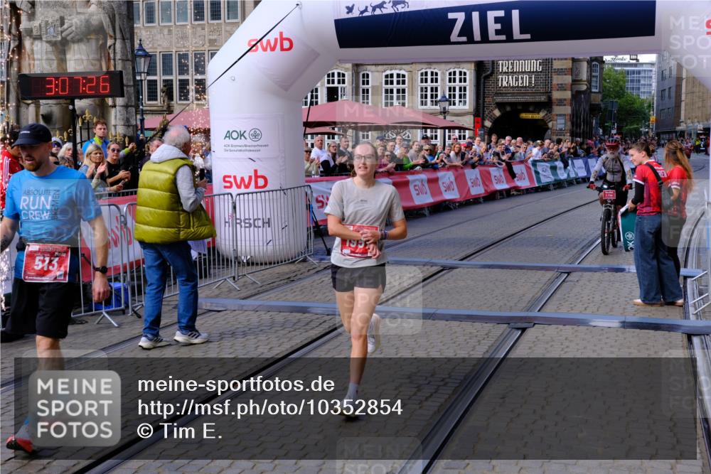 13.09.2026 - 21. swb-Marathon Bremen Tim E. http://msf.ph/oto/10352854 13.09.2026 12:38:14 Ziel  meine-sportfotos.de