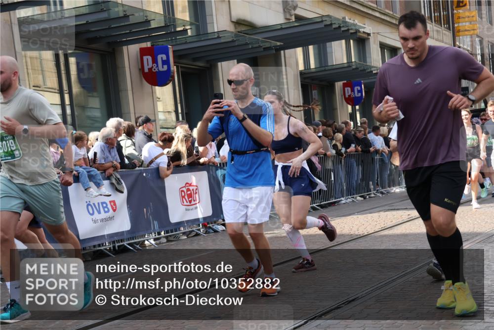 13.09.2026 - 21. swb-Marathon Bremen Strokosch-Dieckow http://msf.ph/oto/10352882 13.09.2026 13:32:45 Ziel 891, 1532, 2393, 2440, 2638, 2818, 2959, 3167, 3404, 3710, 3773, 3902, 4194, 4233, 4260, 4408, 4659, 5090, 5191, 5324, 5395, 5410, 5706, 5749, 5981, 6018, 6786, 6941, 7467, 7756, 7788, 7830, 8061, 9269, 9292, 9406, 9745, 9829, 10048, 13019, 13028, 13039, 13092, 13093, 13101, 13146, 13164, 13234, 13247, 1437, 1687, 2292, 2293, 2611, 2992, 3354, 3429, 3878, 3895, 4263, 4323, 4380, 4862, 5009, 5281, 5398, 5581, 6518, 6593, 6760 meine-sportfotos.de
