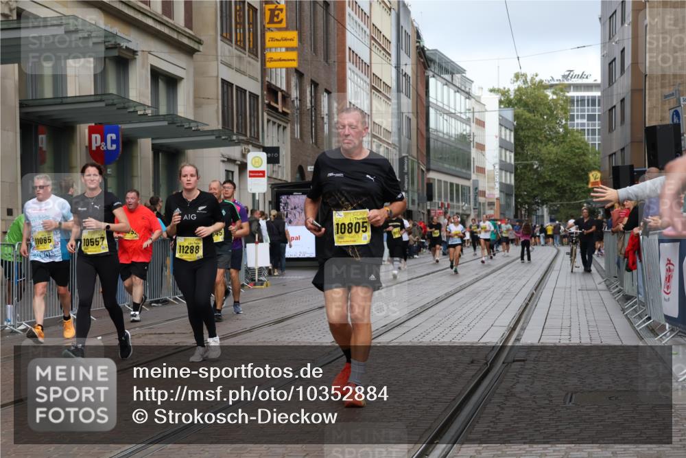 13.09.2026 - 21. swb-Marathon Bremen Strokosch-Dieckow http://msf.ph/oto/10352884 13.09.2026 11:14:36 Ziel 10271, 10325, 10519, 10557, 10605, 10705, 10752, 10776, 10805, 11085, 11097, 11098, 11186, 11288, 11645, 11673, 11694, 11810, 11876, 11974, 12110, 12191, 12193, 12333, 10303, 10395, 10396, 10586, 10722, 10784, 10854, 11041, 11140, 11173, 11363, 11408, 11703, 12100, 12112, 12431 meine-sportfotos.de