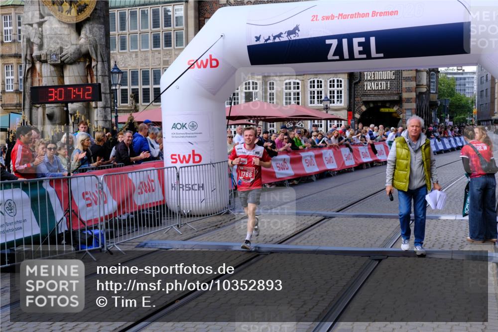 13.09.2026 - 21. swb-Marathon Bremen Tim E. http://msf.ph/oto/10352893 13.09.2026 12:38:31 Ziel  meine-sportfotos.de