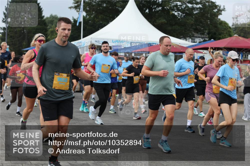 13.09.2026 - Kiel Lauf Andreas Tolksdorf http://msf.ph/oto/10352894 13.09.2026 09:56:45 Kiellinie 38, 9658, 5239, 4475, 9341, 8762 meine-sportfotos.de