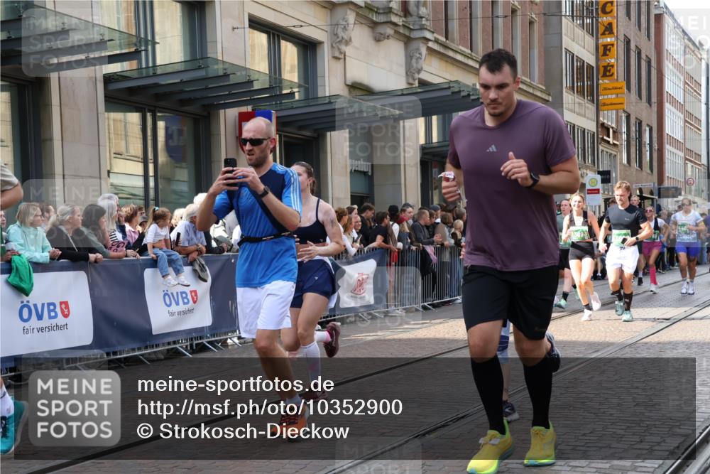 13.09.2026 - 21. swb-Marathon Bremen Strokosch-Dieckow http://msf.ph/oto/10352900 13.09.2026 13:32:45 Ziel 891, 1532, 2393, 2440, 2638, 2818, 2959, 3167, 3404, 3710, 3773, 3902, 4194, 4233, 4260, 4408, 4659, 5090, 5191, 5324, 5395, 5410, 5706, 5749, 5981, 6018, 6786, 6941, 7467, 7756, 7788, 7830, 8061, 9269, 9292, 9406, 9745, 9829, 10048, 13019, 13028, 13039, 13092, 13093, 13101, 13146, 13164, 13234, 13247, 1437, 1687, 2292, 2293, 2611, 2992, 3354, 3429, 3878, 3895, 4263, 4323, 4380, 4862, 5009, 5281, 5398, 5581, 6518, 6593, 6760 meine-sportfotos.de