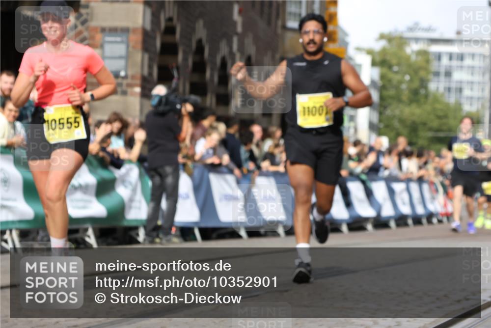 13.09.2026 - 21. swb-Marathon Bremen Strokosch-Dieckow http://msf.ph/oto/10352901 13.09.2026 10:55:17 Ziel 10555, 10646, 10901, 11001, 11620, 11860, 11889, 11908, 11976, 12313, 12800, 13592, 10203, 10256, 10725, 11414, 11748, 11941, 11977, 12030, 12218, 12258, 12348 meine-sportfotos.de