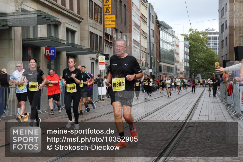 13.09.2026 - 21. swb-Marathon Bremen Strokosch-Dieckow http://msf.ph/oto/10352905 13.09.2026 11:14:36 Ziel 10271, 10325, 10519, 10557, 10605, 10705, 10752, 10776, 10805, 11085, 11097, 11098, 11186, 11288, 11645, 11673, 11694, 11810, 11876, 11974, 12110, 12191, 12193, 12333, 10303, 10395, 10396, 10586, 10722, 10784, 10854, 11041, 11140, 11173, 11363, 11408, 11703, 12100, 12112, 12431 meine-sportfotos.de