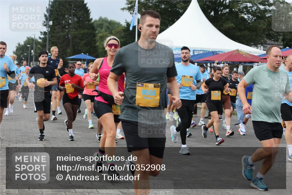 13.09.2026 - Kiel Lauf Andreas Tolksdorf http://msf.ph/oto/10352908 13.09.2026 09:56:46 Kiellinie 85, 111, 10975, 38, 9658, 139, 5239 meine-sportfotos.de