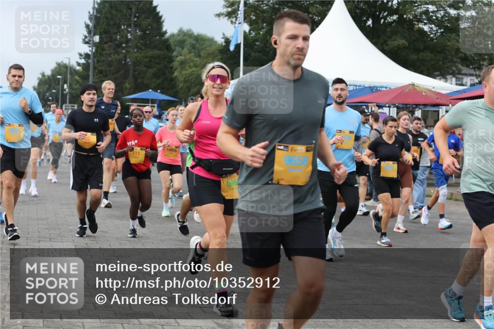 13.09.2026 - Kiel Lauf Andreas Tolksdorf http://msf.ph/oto/10352912 13.09.2026 09:56:46 Kiellinie 3657, 85, 111, 10975, 646, 39, 9658 meine-sportfotos.de