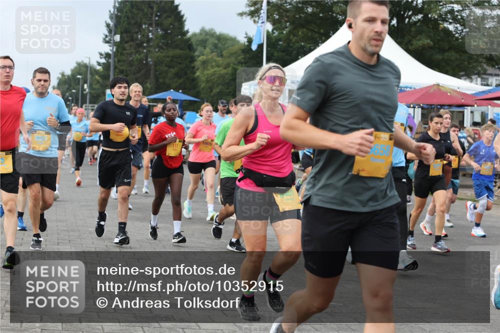 13.09.2026 - Kiel Lauf Andreas Tolksdorf http://msf.ph/oto/10352915 13.09.2026 09:56:46 Kiellinie 3657, 111, 10975, 39, 658 meine-sportfotos.de