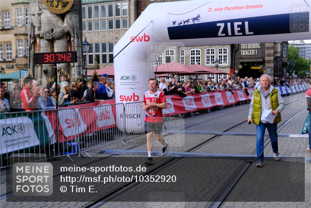 13.09.2026 - 21. swb-Marathon Bremen Tim E. http://msf.ph/oto/10352920 13.09.2026 12:38:31 Ziel  meine-sportfotos.de
