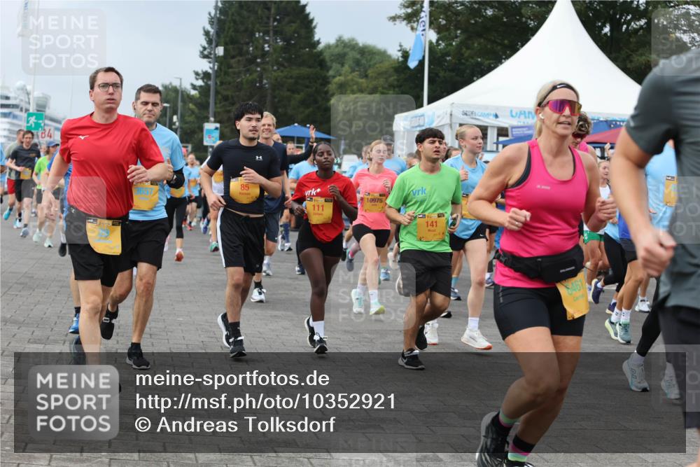 13.09.2026 - Kiel Lauf Andreas Tolksdorf http://msf.ph/oto/10352921 13.09.2026 09:56:46 Kiellinie 84, 85, 3657, 39, 111, 10975, 141 meine-sportfotos.de
