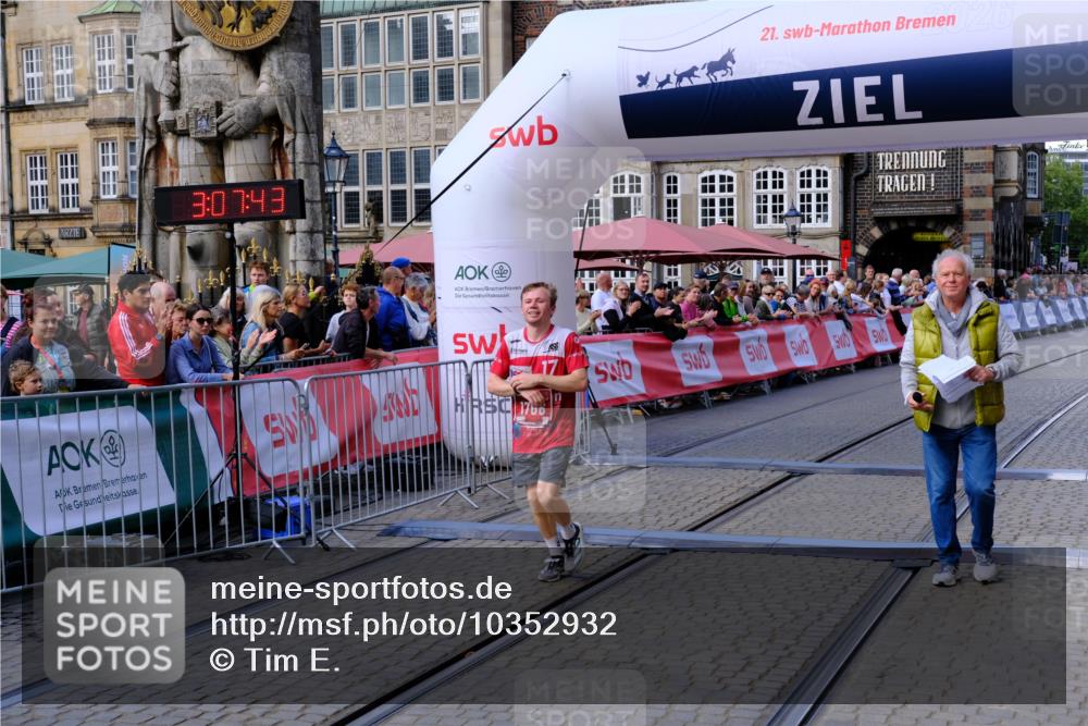 13.09.2026 - 21. swb-Marathon Bremen Tim E. http://msf.ph/oto/10352932 13.09.2026 12:38:31 Ziel  meine-sportfotos.de