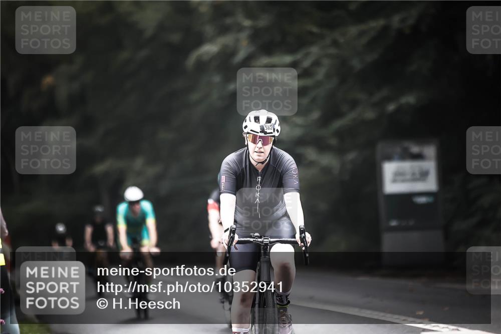 13.09.2026 - Stadtparktriathlon H.Heesch http://msf.ph/oto/10352941 13.09.2026 11:07:34 Radfahren 382, 530, 533, 543, 568, 583 meine-sportfotos.de