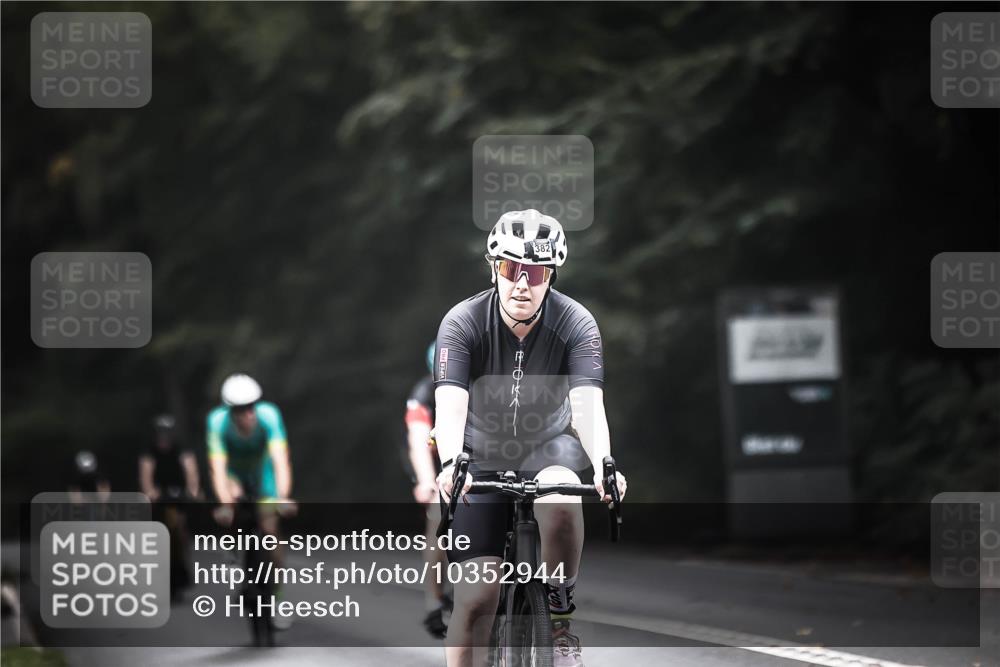 13.09.2026 - Stadtparktriathlon H.Heesch http://msf.ph/oto/10352944 13.09.2026 11:07:35 Radfahren 382, 533, 543, 568, 583 meine-sportfotos.de