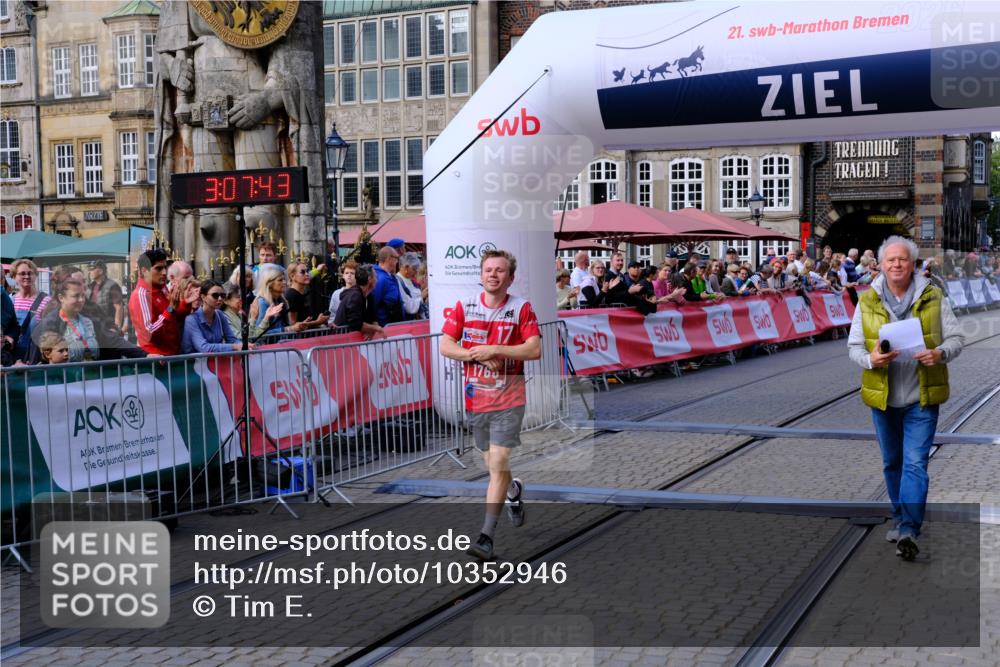 13.09.2026 - 21. swb-Marathon Bremen Tim E. http://msf.ph/oto/10352946 13.09.2026 12:38:32 Ziel  meine-sportfotos.de