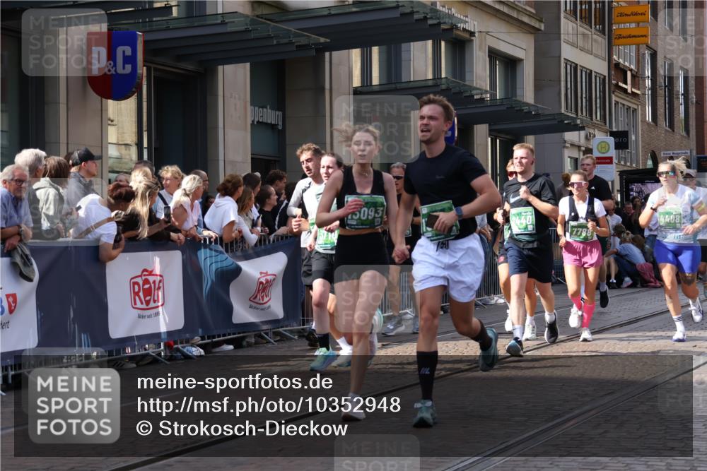 13.09.2026 - 21. swb-Marathon Bremen Strokosch-Dieckow http://msf.ph/oto/10352948 13.09.2026 13:32:47 Ziel 891, 1532, 2283, 2393, 2440, 2638, 2818, 2959, 3167, 3404, 3710, 3773, 3902, 4194, 4233, 4260, 4408, 4659, 5090, 5191, 5324, 5395, 5410, 5706, 5749, 5790, 5981, 6018, 6941, 7467, 7756, 7788, 7830, 8061, 9269, 9292, 9406, 9745, 9829, 10048, 13019, 13028, 13039, 13092, 13093, 13101, 13146, 13164, 13234, 13247, 1437, 1687, 2292, 2293, 2611, 2992, 3354, 3429, 3878, 3895, 3902, 4233, 4263, 4323, 4380, 4862, 5009, 5281, 5398, 5581, 6518, 6593, 6760 meine-sportfotos.de
