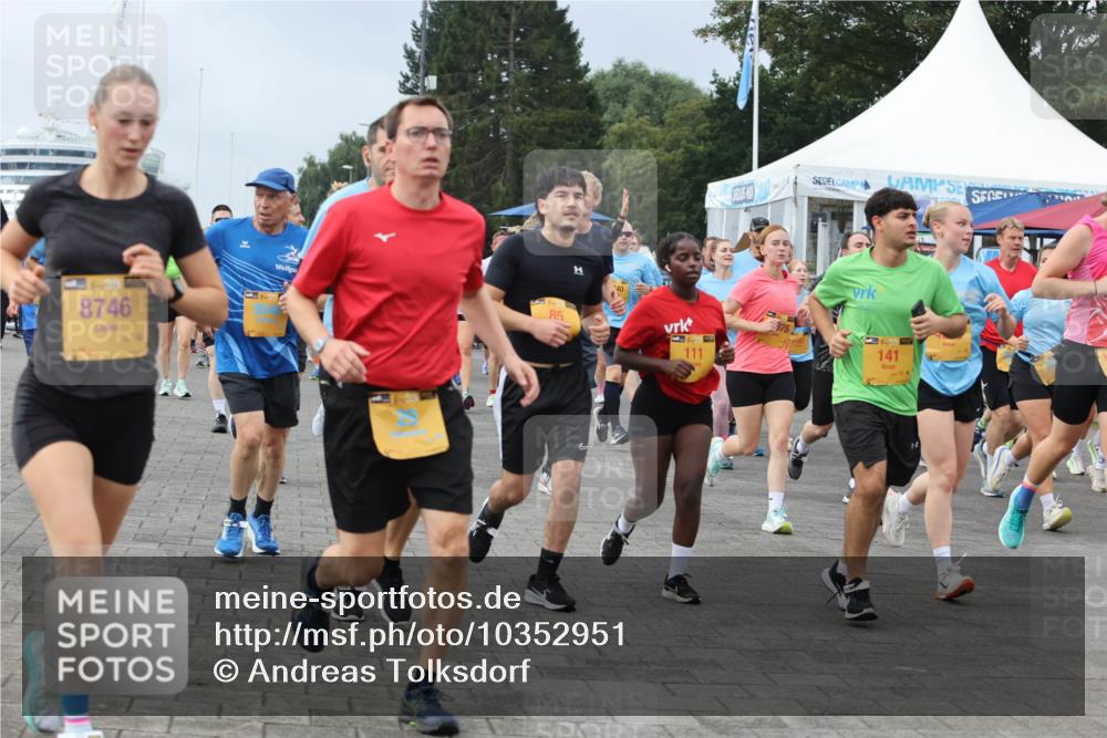 13.09.2026 - Kiel Lauf Andreas Tolksdorf http://msf.ph/oto/10352951 13.09.2026 09:56:47 Kiellinie 1435, 8746, 85, 111, 39, 141 meine-sportfotos.de