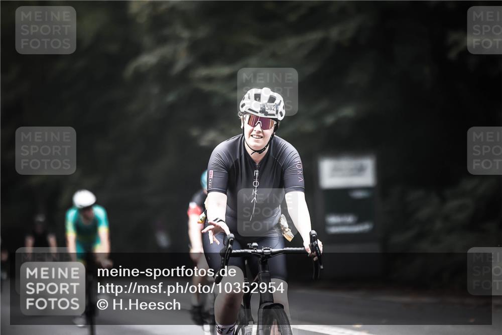 13.09.2026 - Stadtparktriathlon H.Heesch http://msf.ph/oto/10352954 13.09.2026 11:07:35 Radfahren 382, 533, 543, 568, 583 meine-sportfotos.de