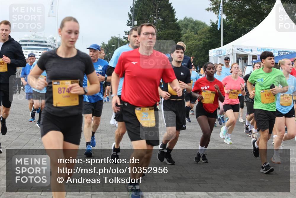 13.09.2026 - Kiel Lauf Andreas Tolksdorf http://msf.ph/oto/10352956 13.09.2026 09:56:47 Kiellinie 52, 24, 874, 111, 10975, 39, 141, 4516 meine-sportfotos.de