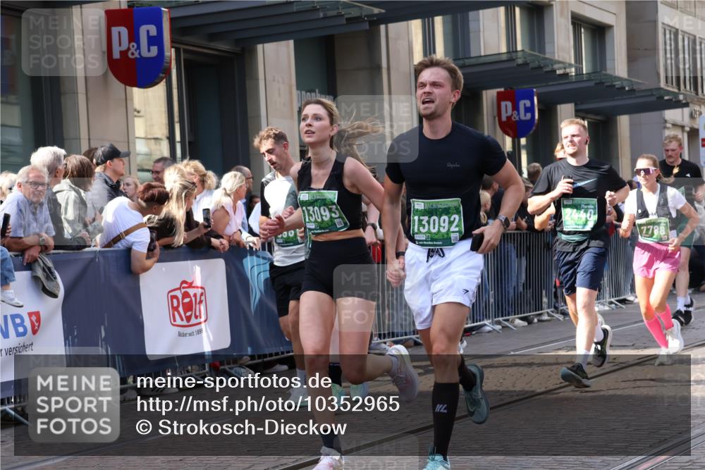 13.09.2026 - 21. swb-Marathon Bremen Strokosch-Dieckow http://msf.ph/oto/10352965 13.09.2026 13:32:47 Ziel 891, 1532, 2283, 2393, 2440, 2638, 2818, 2959, 3167, 3404, 3710, 3773, 3902, 4194, 4233, 4260, 4408, 4659, 5090, 5191, 5324, 5395, 5410, 5706, 5749, 5790, 5981, 6018, 6941, 7467, 7756, 7788, 7830, 8061, 9269, 9292, 9406, 9745, 9829, 10048, 13019, 13028, 13039, 13092, 13093, 13101, 13146, 13164, 13234, 13247, 1437, 1687, 2292, 2293, 2611, 2992, 3354, 3429, 3878, 3895, 3902, 4233, 4263, 4323, 4380, 4862, 5009, 5281, 5398, 5581, 6518, 6593, 6760 meine-sportfotos.de