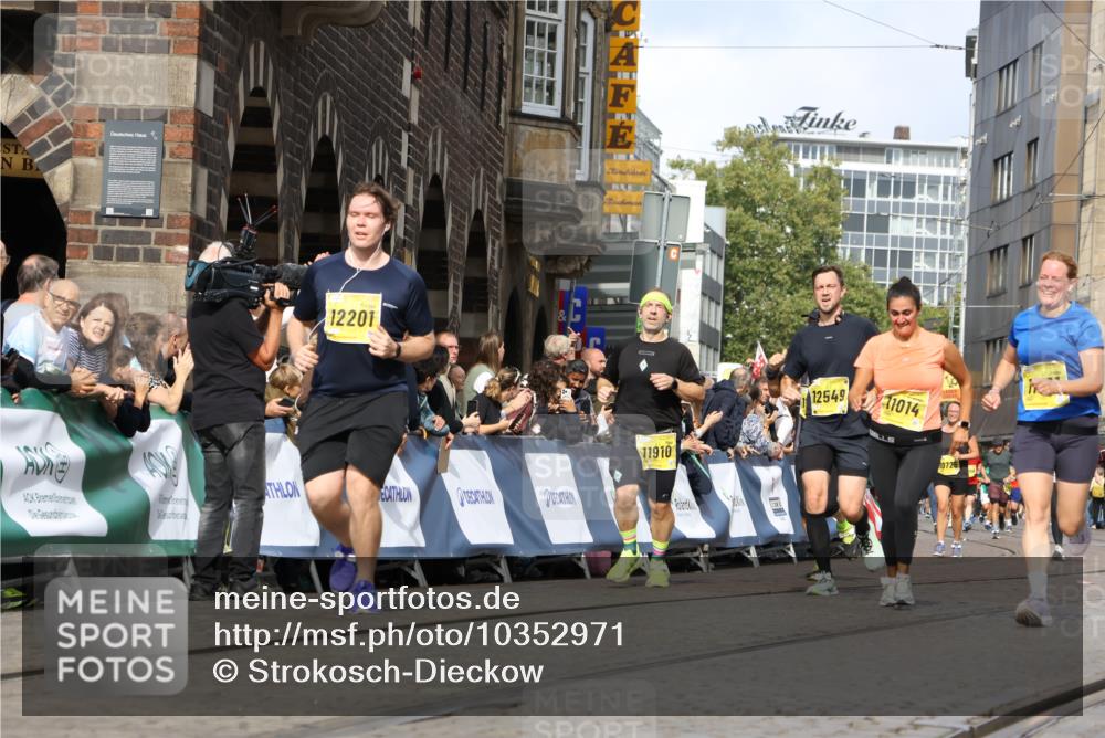 13.09.2026 - 21. swb-Marathon Bremen Strokosch-Dieckow http://msf.ph/oto/10352971 13.09.2026 10:55:21 Ziel 10555, 10646, 10901, 11001, 11620, 11860, 11889, 11908, 11976, 12313, 13592, 10203, 10256, 10297, 10725, 10788, 10881, 11414, 11557, 11748, 11862, 11941, 11975, 11977, 12030, 12150, 12258, 12348 meine-sportfotos.de