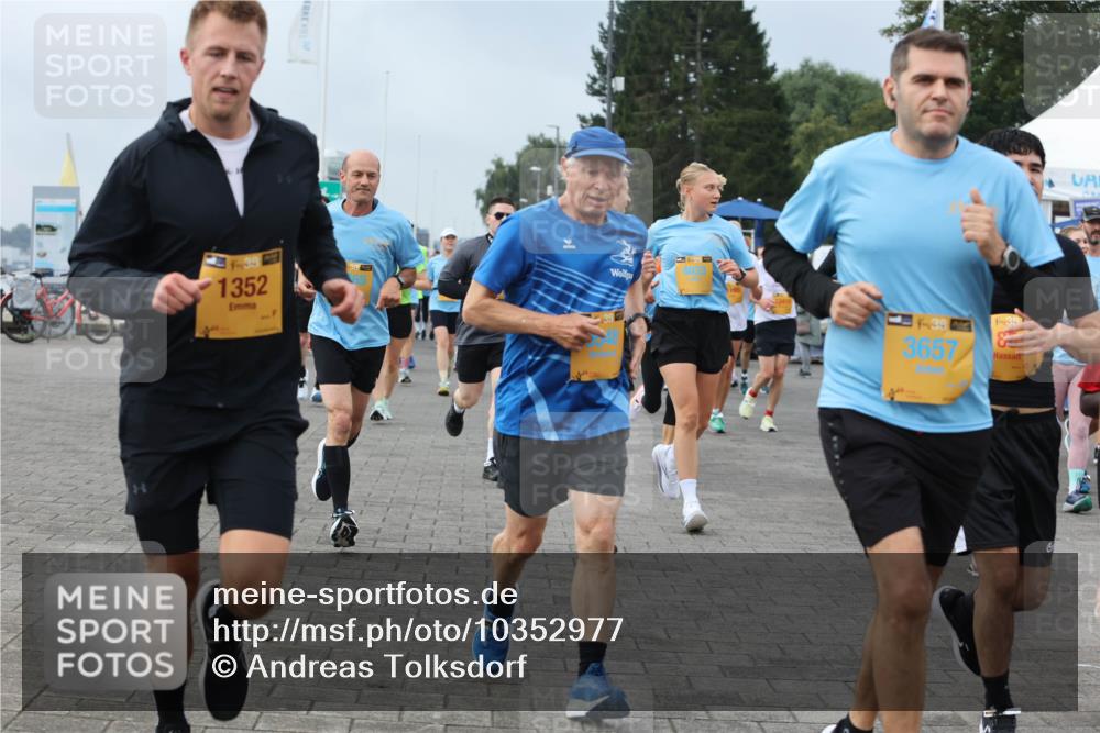 13.09.2026 - Kiel Lauf Andreas Tolksdorf http://msf.ph/oto/10352977 13.09.2026 09:56:48 Kiellinie 1352, 4033, 1, 39, 3657, 1, 38 meine-sportfotos.de