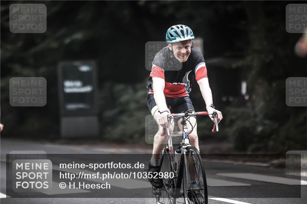 13.09.2026 - Stadtparktriathlon H.Heesch http://msf.ph/oto/10352980 13.09.2026 11:07:36 Radfahren 382, 543, 553, 568, 583 meine-sportfotos.de