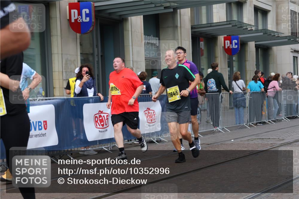 13.09.2026 - 21. swb-Marathon Bremen Strokosch-Dieckow http://msf.ph/oto/10352996 13.09.2026 11:14:39 Ziel 10271, 10325, 10557, 10605, 10752, 10776, 10805, 11085, 11097, 11098, 11288, 11645, 11673, 11694, 11810, 11876, 11974, 11990, 12110, 12191, 12193, 12333, 10303, 10395, 10396, 10519, 10705, 10722, 10784, 11041, 11140, 11173, 11186, 11363, 11408, 11703, 12100, 12112, 12431 meine-sportfotos.de