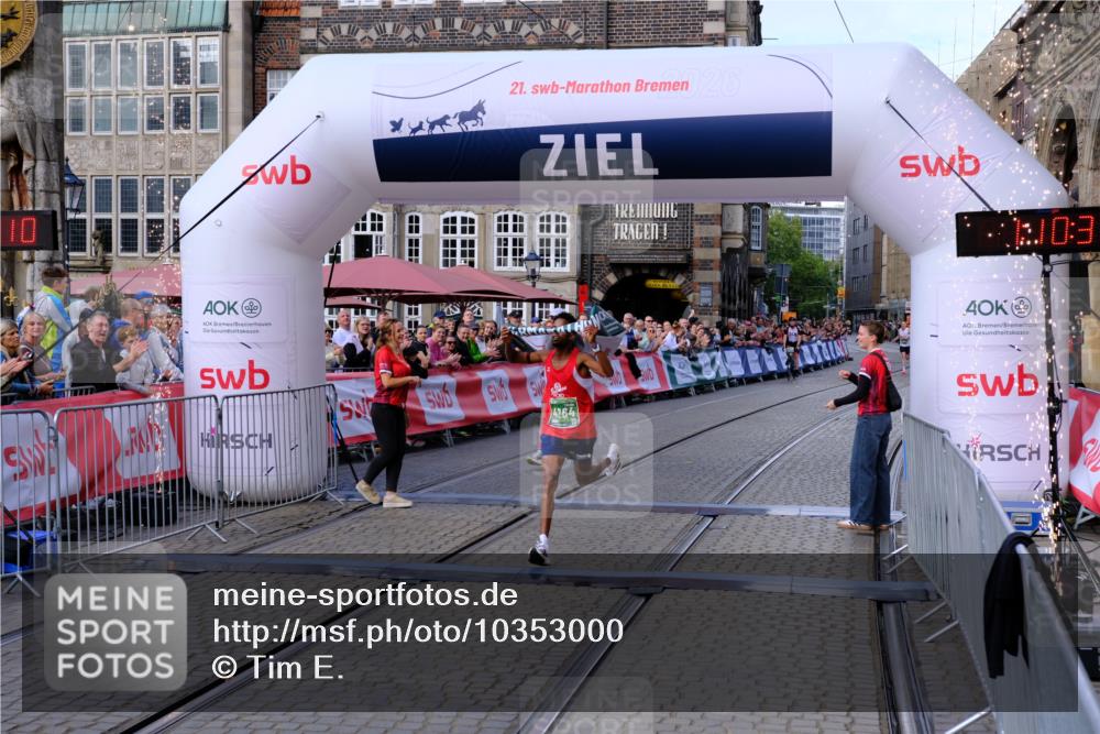 13.09.2026 - 21. swb-Marathon Bremen Tim E. http://msf.ph/oto/10353000 13.09.2026 12:40:58 Ziel 1263, 3662, 4264 meine-sportfotos.de