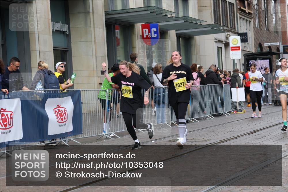 13.09.2026 - 21. swb-Marathon Bremen Strokosch-Dieckow http://msf.ph/oto/10353048 13.09.2026 11:14:44 Ziel 10271, 10325, 10557, 10605, 10752, 10776, 10805, 11085, 11288, 11645, 11673, 11694, 11810, 11876, 11974, 11990, 12110, 12191, 12193, 12333, 10303, 10519, 10705, 10722, 10805, 11041, 11097, 11098, 11140, 11173, 11186, 11363, 11408, 12112, 12431 meine-sportfotos.de