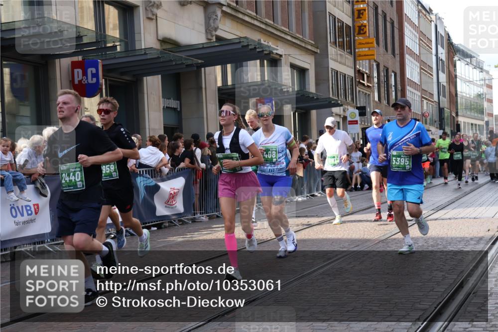 13.09.2026 - 21. swb-Marathon Bremen Strokosch-Dieckow http://msf.ph/oto/10353061 13.09.2026 13:32:49 Ziel 831, 891, 1532, 2283, 2393, 2440, 2818, 2959, 3167, 3404, 3710, 3773, 4194, 4260, 4408, 4659, 5040, 5090, 5191, 5324, 5395, 5410, 5706, 5749, 5790, 5981, 6018, 6614, 6941, 7467, 7756, 7788, 7830, 8061, 9269, 9292, 9406, 9745, 9829, 10048, 13019, 13028, 13039, 13092, 13093, 13101, 13146, 13247, 1437, 1687, 2292, 2293, 2611, 2638, 2992, 3354, 3429, 3878, 3895, 3902, 4233, 4323, 4380, 4862, 5009, 5398, 5581, 6593, 6760 meine-sportfotos.de