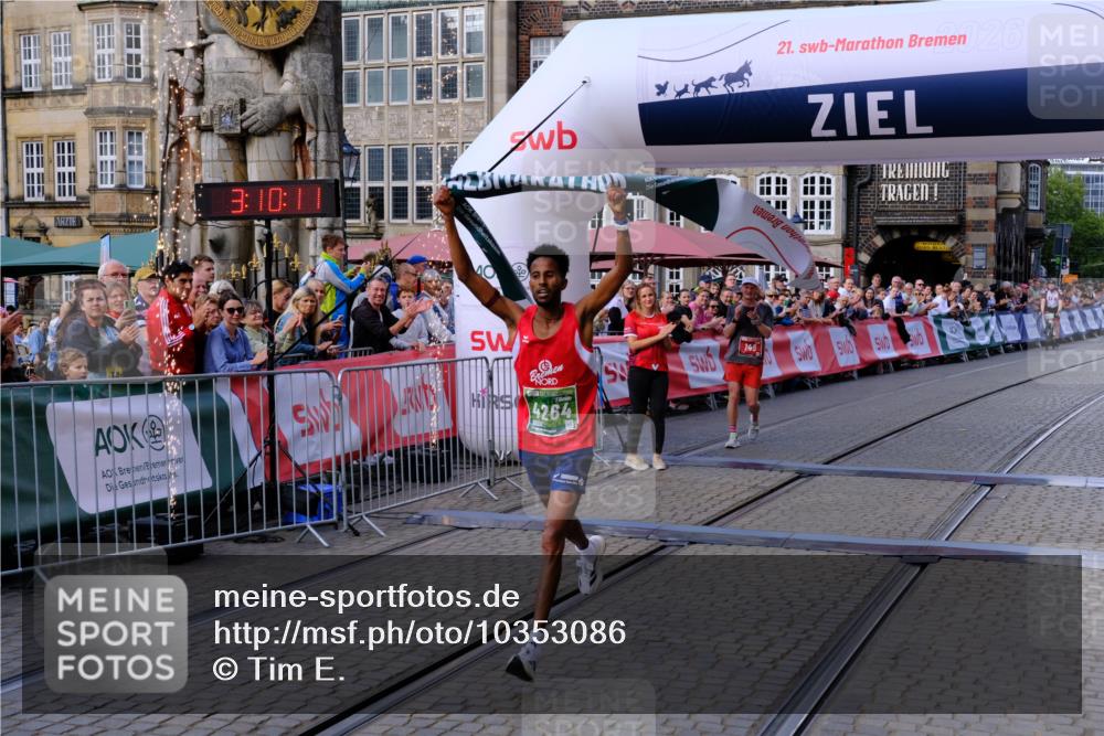 13.09.2026 - 21. swb-Marathon Bremen Tim E. http://msf.ph/oto/10353086 13.09.2026 12:40:59 Ziel 1263, 3662, 4264 meine-sportfotos.de