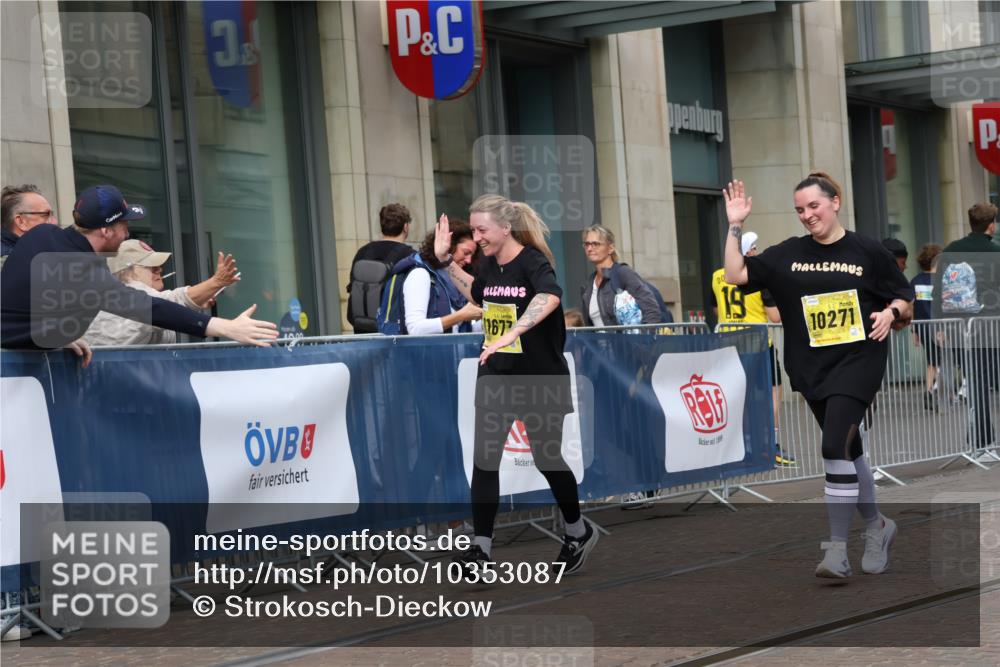 13.09.2026 - 21. swb-Marathon Bremen Strokosch-Dieckow http://msf.ph/oto/10353087 13.09.2026 11:14:45 Ziel 10271, 10325, 10557, 10605, 10752, 10776, 11085, 11288, 11645, 11673, 11694, 11810, 11876, 11974, 11990, 12110, 12191, 12193, 12333, 10303, 10519, 10557, 10705, 10722, 10805, 11041, 11097, 11098, 11140, 11173, 11186, 11288, 11363, 11408, 11876, 12112, 12193, 12431 meine-sportfotos.de