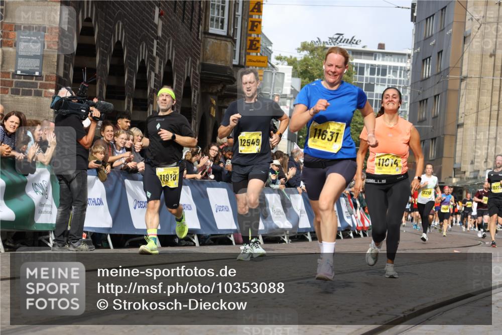 13.09.2026 - 21. swb-Marathon Bremen Strokosch-Dieckow http://msf.ph/oto/10353088 13.09.2026 10:55:23 Ziel 10555, 10646, 10901, 11001, 11620, 11631, 11860, 11889, 11908, 11976, 12313, 13592, 10203, 10256, 10297, 10379, 10529, 10788, 10881, 11377, 11414, 11557, 11748, 11862, 11941, 11975, 11977, 12030, 12150, 12348 meine-sportfotos.de