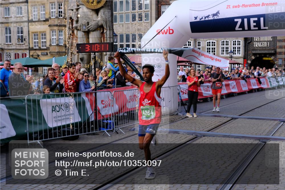 13.09.2026 - 21. swb-Marathon Bremen Tim E. http://msf.ph/oto/10353097 13.09.2026 12:41:00 Ziel 1263, 3662, 4264 meine-sportfotos.de