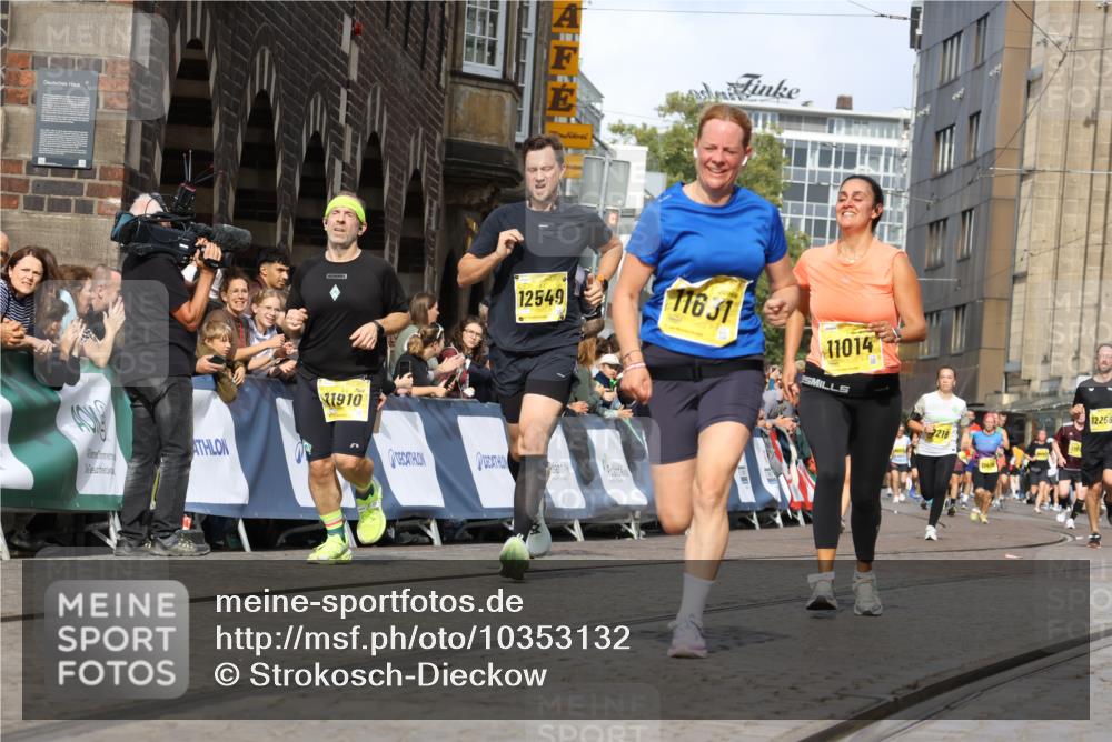 13.09.2026 - 21. swb-Marathon Bremen Strokosch-Dieckow http://msf.ph/oto/10353132 13.09.2026 10:55:23 Ziel 10555, 10646, 10901, 11001, 11620, 11631, 11860, 11889, 11908, 11976, 12313, 13592, 10203, 10256, 10297, 10379, 10529, 10788, 10881, 11377, 11414, 11557, 11748, 11862, 11941, 11975, 11977, 12030, 12150, 12348 meine-sportfotos.de