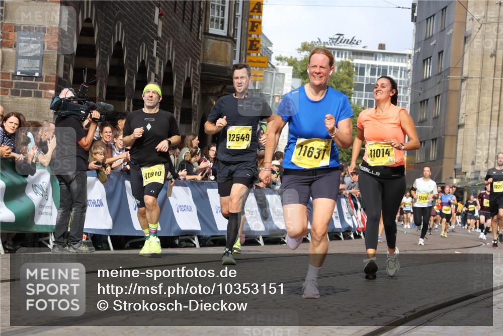 13.09.2026 - 21. swb-Marathon Bremen Strokosch-Dieckow http://msf.ph/oto/10353151 13.09.2026 10:55:23 Ziel 10555, 10646, 10901, 11001, 11620, 11631, 11860, 11889, 11908, 11976, 12313, 13592, 10203, 10256, 10297, 10379, 10529, 10788, 10881, 11377, 11414, 11557, 11748, 11862, 11941, 11975, 11977, 12030, 12150, 12348 meine-sportfotos.de