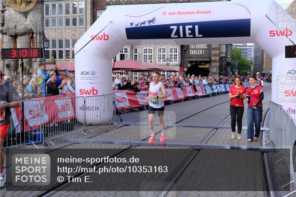 13.09.2026 - 21. swb-Marathon Bremen Tim E. http://msf.ph/oto/10353163 13.09.2026 12:41:07 Ziel 642, 1263, 3662 meine-sportfotos.de