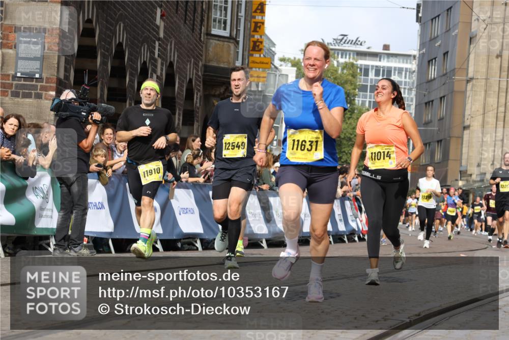 13.09.2026 - 21. swb-Marathon Bremen Strokosch-Dieckow http://msf.ph/oto/10353167 13.09.2026 10:55:23 Ziel 10555, 10646, 10901, 11001, 11620, 11631, 11860, 11889, 11908, 11976, 12313, 13592, 10203, 10256, 10297, 10379, 10529, 10788, 10881, 11377, 11414, 11557, 11748, 11862, 11941, 11975, 11977, 12030, 12150, 12348 meine-sportfotos.de
