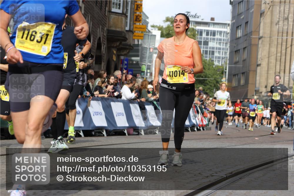 13.09.2026 - 21. swb-Marathon Bremen Strokosch-Dieckow http://msf.ph/oto/10353195 13.09.2026 10:55:24 Ziel 10555, 10646, 10901, 11001, 11620, 11631, 11860, 11889, 11908, 11976, 12201, 12313, 13592, 10203, 10256, 10297, 10379, 10529, 10788, 10881, 11377, 11414, 11557, 11748, 11862, 11941, 11975, 11977, 12030, 12150, 12348 meine-sportfotos.de