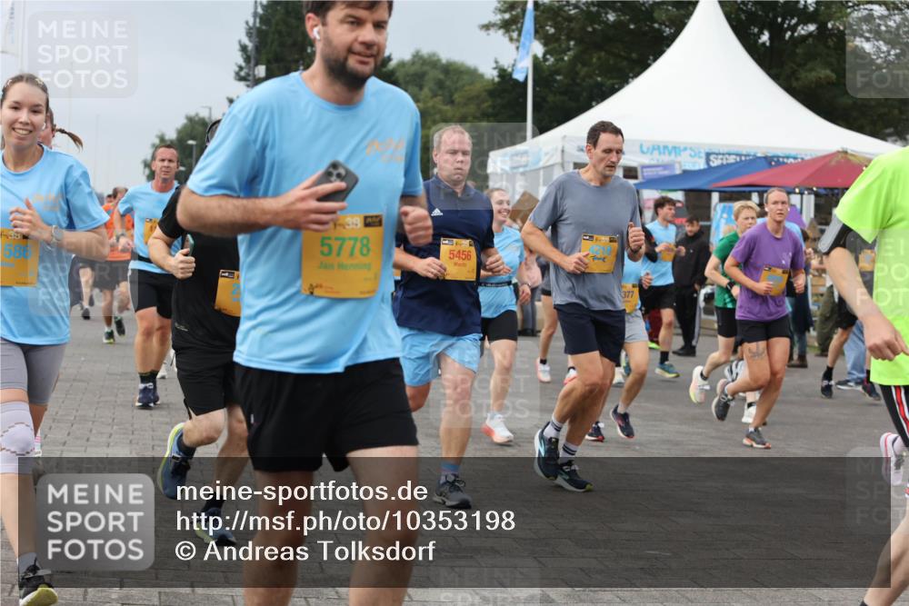 13.09.2026 - Kiel Lauf Andreas Tolksdorf http://msf.ph/oto/10353198 13.09.2026 09:56:57 Kiellinie 33, 586, 38, 5778, 5456, 377 meine-sportfotos.de